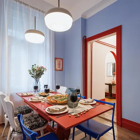 Retro Retreat Old Town Heart Renovated Apartment