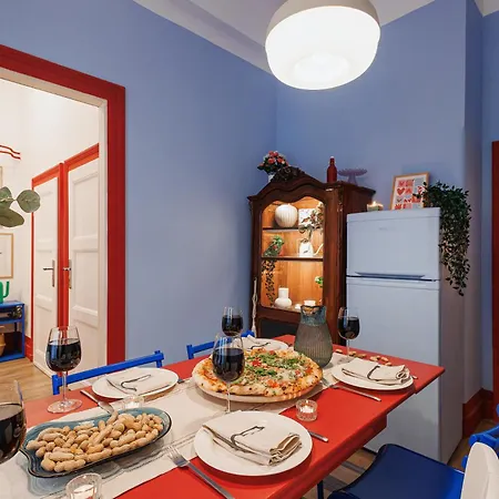 Retro Retreat Old Town Heart Renovated Apartment